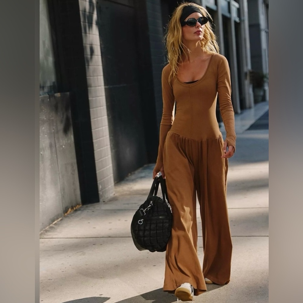 MWT FREE PEOPLE HOT SHOT WIDEE LEG ONESIE 🔥